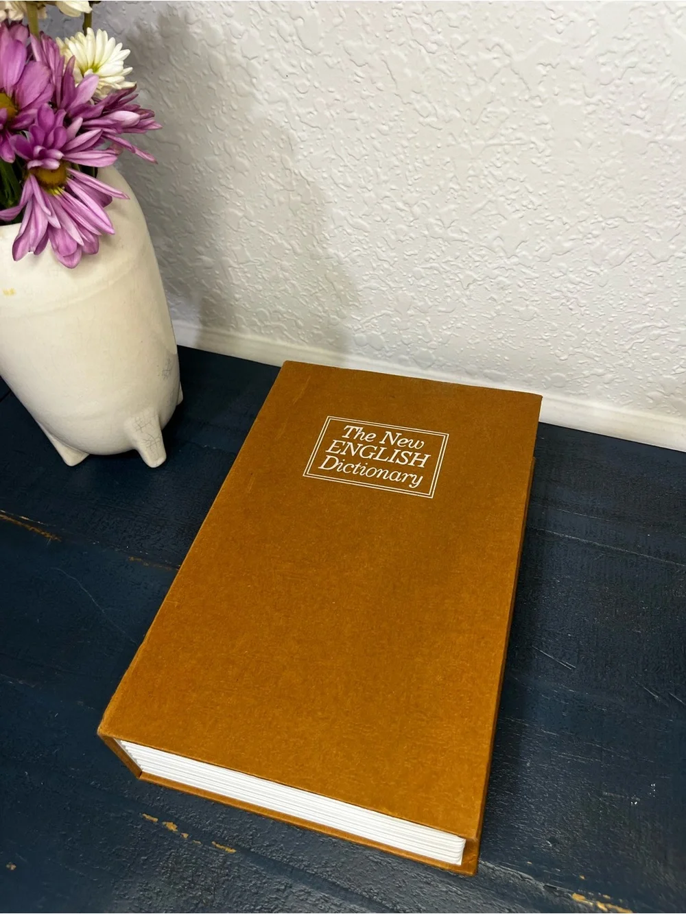 The New English Dictionary - Brown Hardcover Reference Book Lock Box! With key 🔑